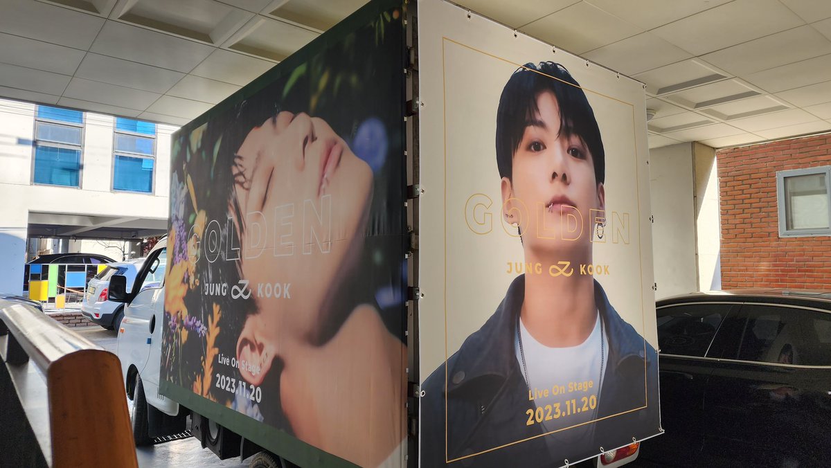 JungkookJapan_'s tweet image. #JungKook_GOLDEN #Jungkook_StandingNextToYou #GoldenLiveOnStage