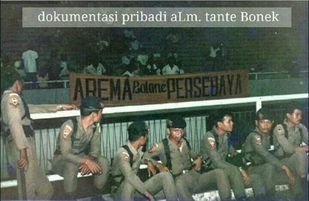 Lupakan saja semua pujian pada perang..
saLing genggam bergandeng tangan.. ye..

Lagu Satu <a href="/Boomerang_Band/">BOOMERANG</a>
