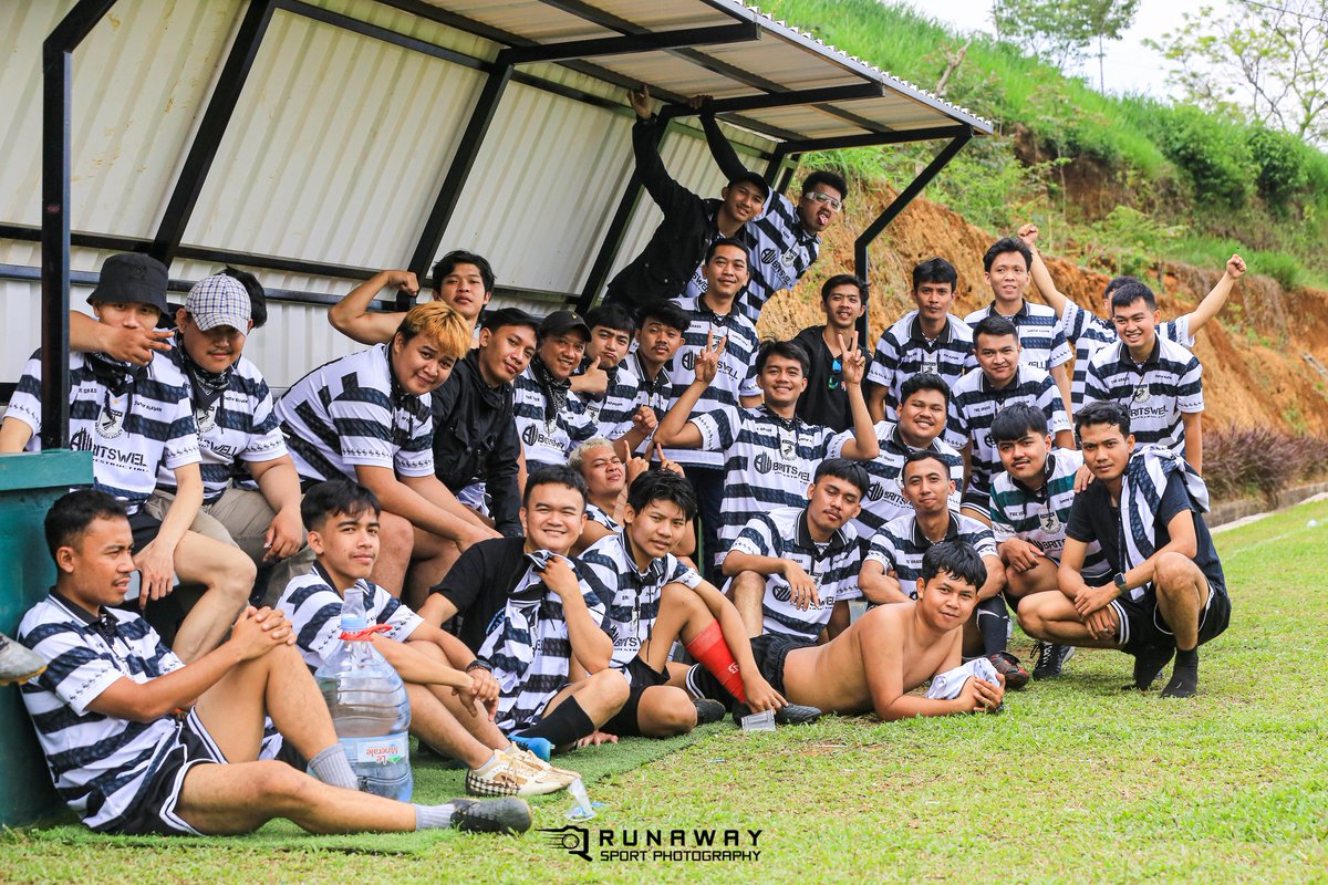 Ditdot____'s tweet photo. Aya Weh acarana teh barudak mah di luar pepersiban , sarehat , garede milik ah
@Mboisilakessss https://t.co/iaAy9L3iup