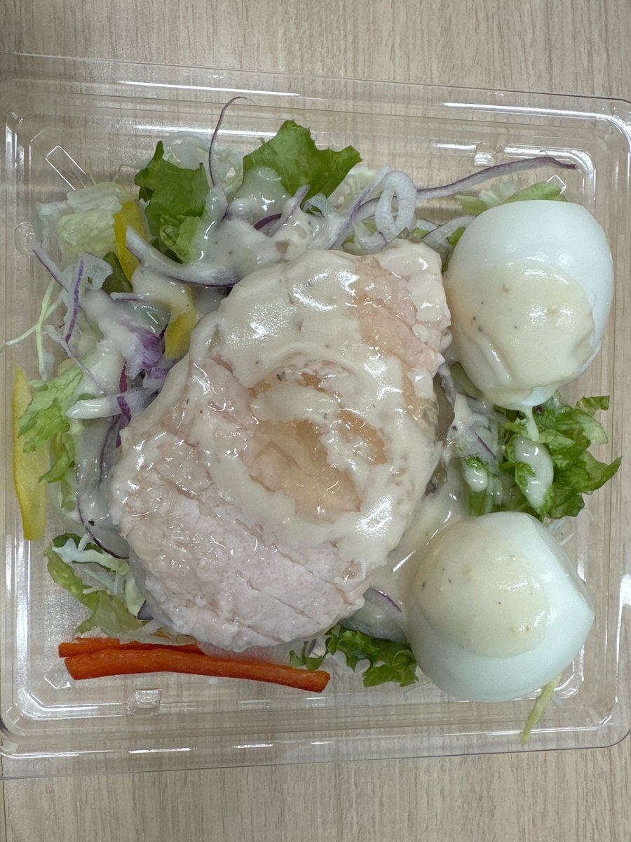 bikuto0's tweet photo. 最近、飲み会が増えてしまい、大分体重が増えてきてますが、本日のお昼はサラダとサラダチキンにしました！（朝はトマトジュース）
日中は継続しなければ😆
#ダイエット記録
#ダイエット垢
#ダイエット中
#ダイエット仲間募集中
#ダイエット垢さんと繋がりたい
#ダイエット
#散歩
#ジョギング https://t.co/gXuZKTOboF