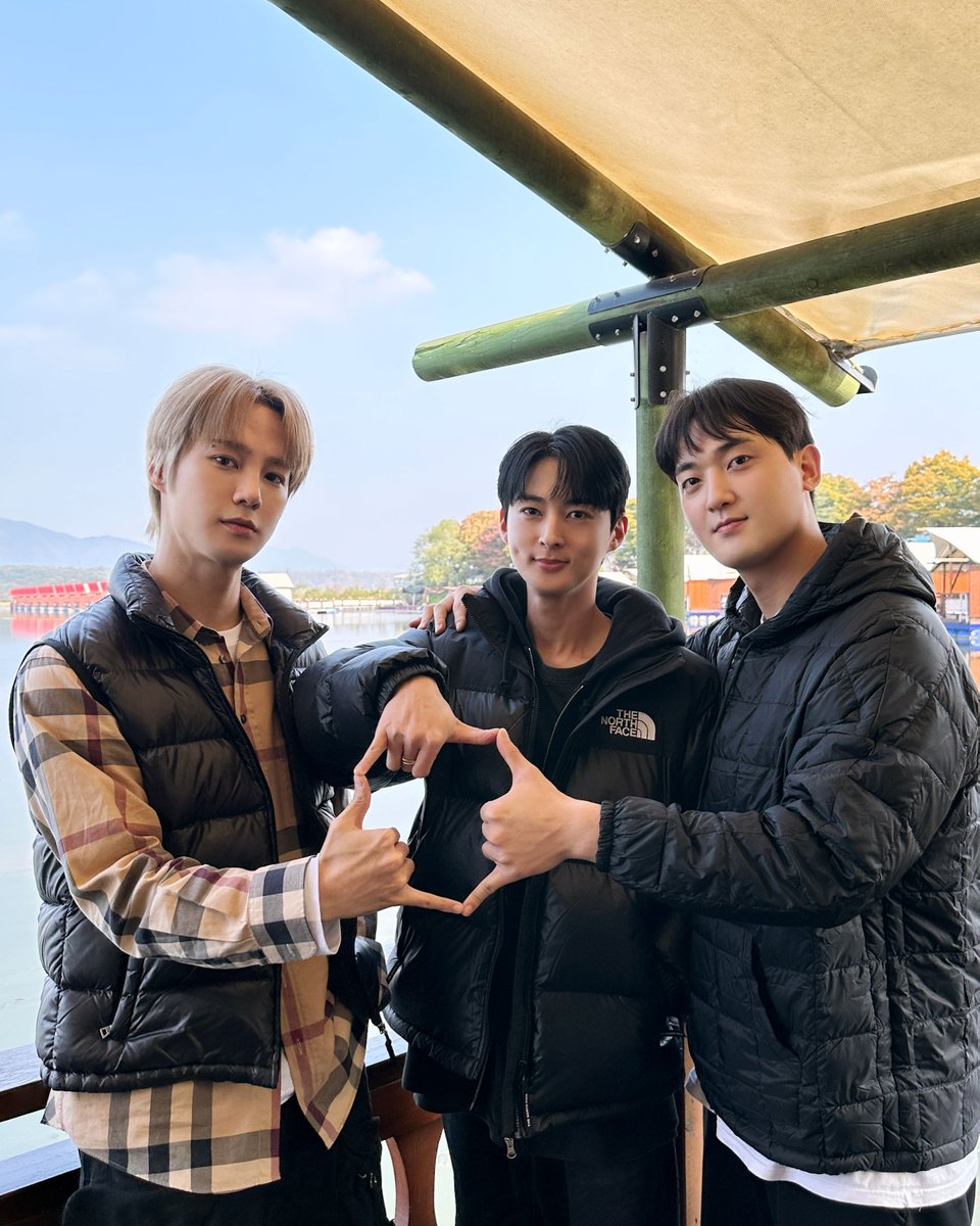 VAV_official's tweet photo. [VAV] 에이팀 선물 🎁 

바브 힐링은 뱀즈!!💕

#VAV #브이에이브이 
#ACE #Ayno #Ziu #에이스 #에이노 #지우 https://t.co/lMUcfghwmt