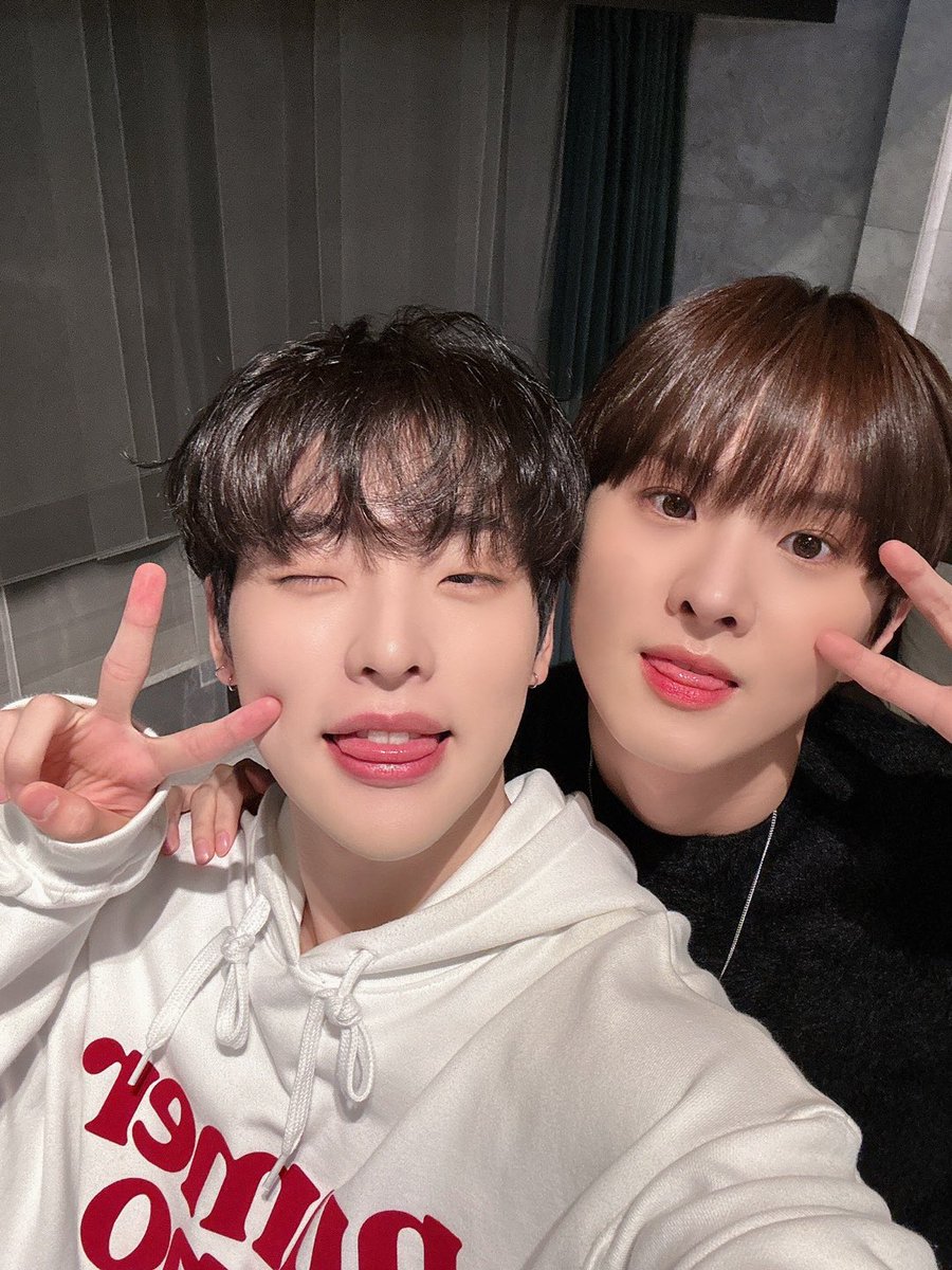 TheKingDom_GF's tweet photo. [IVAN👑]

우리 무진이형 생일 너무너무 축하하고 오늘 해피해피한 하루 보내기🤗

#짱무진_등장_생일이왔따
#KINGDOM #킹덤 
#MUJIN #무진 #IVAN #아이반
#HBD_MUJIN
#HAPPY_MUJIN_DAY https://t.co/BnxL54tJoZ