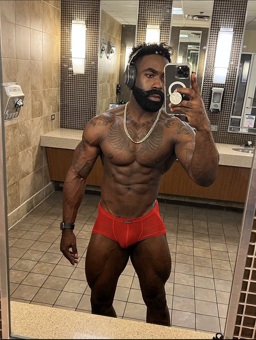 Post Gym Vibez 💪🏿 https://t.co/Tk6JxPqkHK