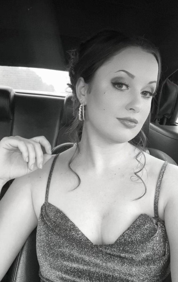 alisonbauza's tweet photo. Pick a selfie from your gallery and make it B&amp;W.

(mine already was..😅 recent concert glam!!) https://t.co/dAQ2HrSI3q