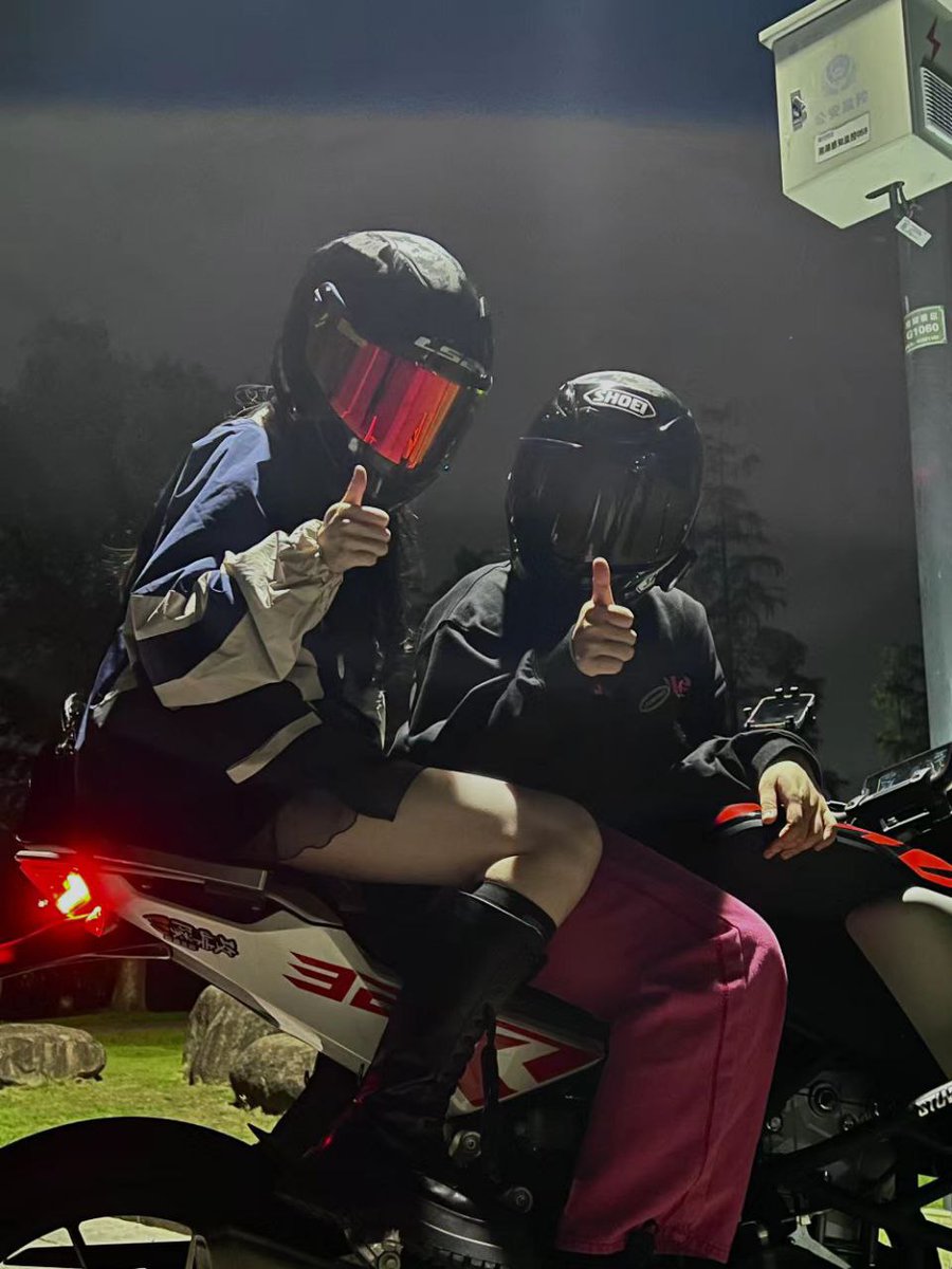 Maranda85368361's tweet photo. 機嫌が悪いときは、仲の良い友達と一緒に風を追いかけましょう！💞 https://t.co/YaDZvPwfEb