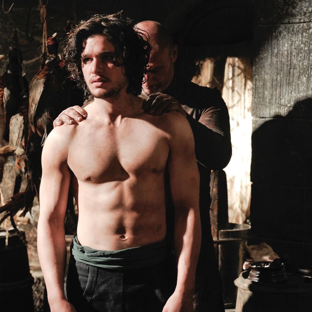 PrinxeOfIceFire's tweet photo. #ShirtlessSunday @JonSnowsWifey https://t.co/qgDvrturVF