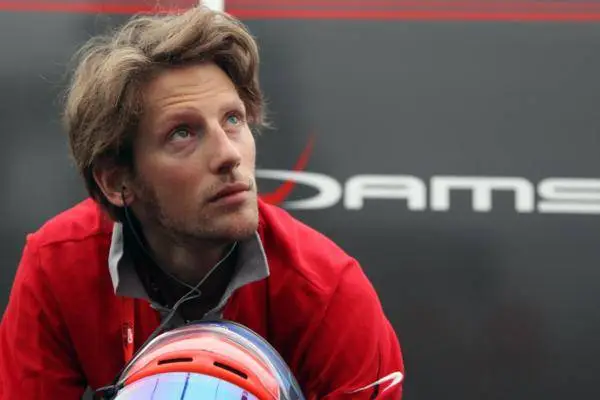 LotusFZero's tweet photo. Check out the Lotus F1 Team line up for 2010:

Principal Drivers:

#5 - 🇫🇮 @KimiF0 
#6 - 🇧🇷 @felipemassaF0 

Reserve:
🇫🇷 Romain Grosjean

Academy:

🇫🇷 Romain Grosjean
🇪🇸 Roberto Merhi
🇷🇺 Sergei Sirotkin https://t.co/lE5sluSo0K