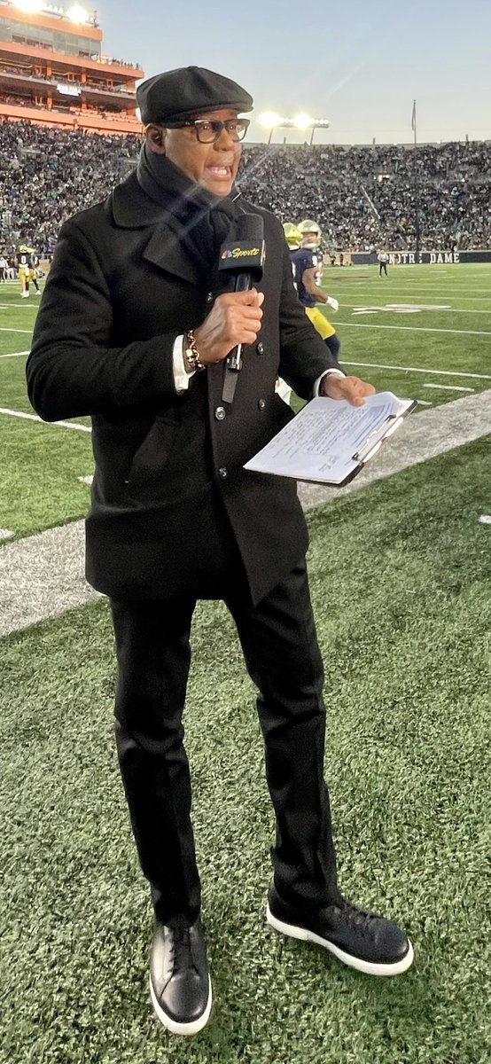 (1/2) It was an absolute pleasure to return to @NDFootball sidelines for 1 game this weekend. As a 28 year vet w/12 Olympics, my best advice to U broadcast dreamers is work hard to earn & maintain relationships, trust & respect over time w/athletes, coaches, mgmt, & our viewers.