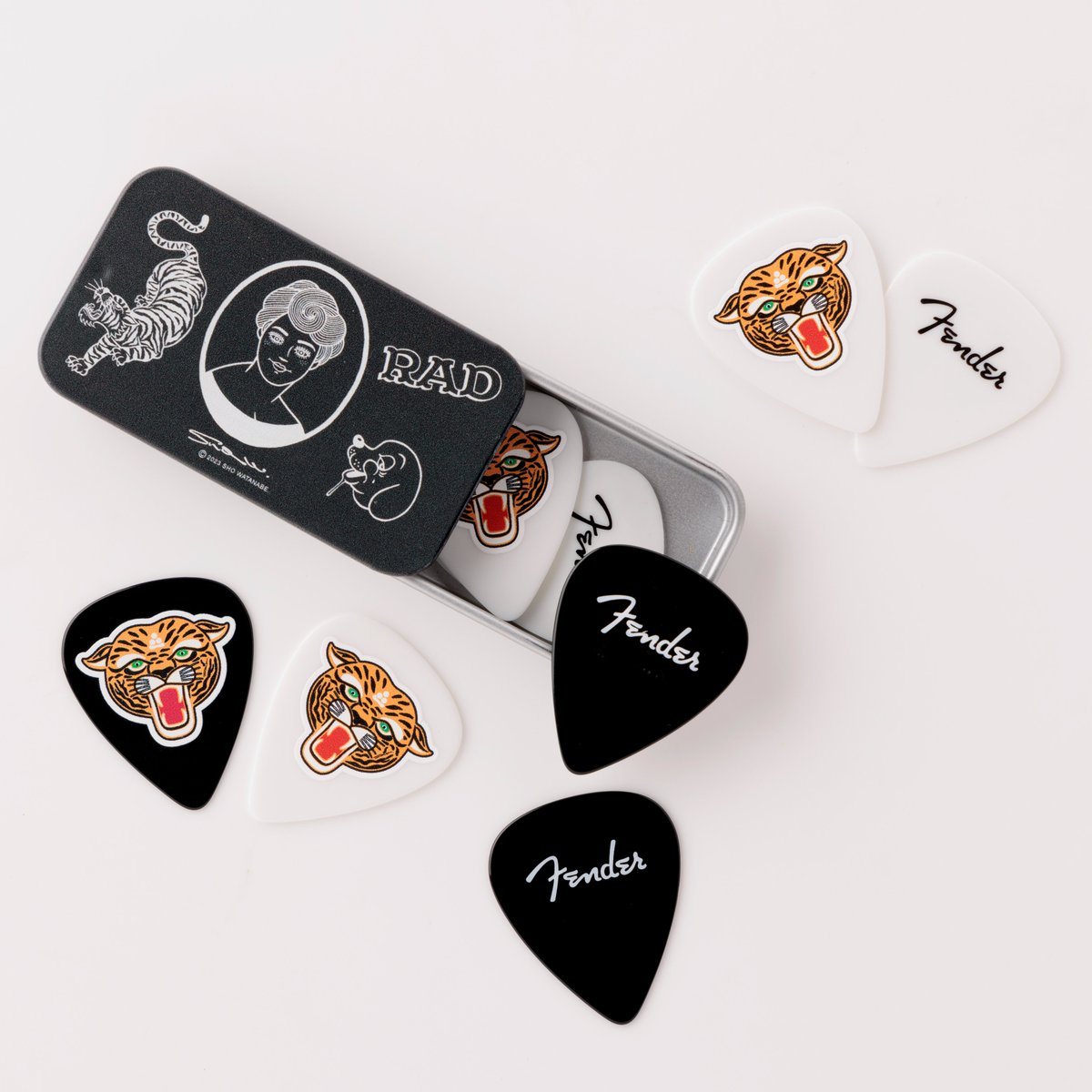 Fender_Official's tweet photo. 「LIMITED ART GALLERY TELECASTER®
SHO WATANABE」11/23(木•祝)より #FenderFlagshipTokyo &amp; #フェンダー 公式オンラインストアにて数量限定発売開始‼️

アーティスト #SHOWATANABE が新たに描き起こした限定モデル🎸

オリジナルピックも同時発売！

詳細: https://t.co/lLLatSVXSj

@Cloveru_Japan https://t.co/AXwFYB01fX
