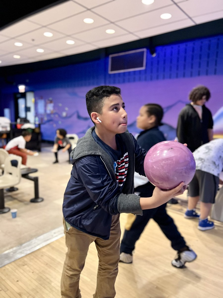 CCMChgo's tweet photo. Over 40 boys and men enjoyed a day of Faith, Fellowship, Food, and Fun! We enjoyed our Man-Boy Breakfast, with speaker @clb_mrwhite. Then, we were off to @mlkskating for an afternoon of Bowling and Rolling! A special thanks to our school and community partners! #CCMChicago #MBKA https://t.co/kiBXHzqWdn