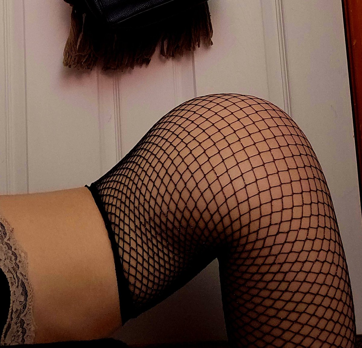 VioletRubySky's tweet photo. Ass, thighs, and fishnets <3 https://t.co/aocSInZoGm
