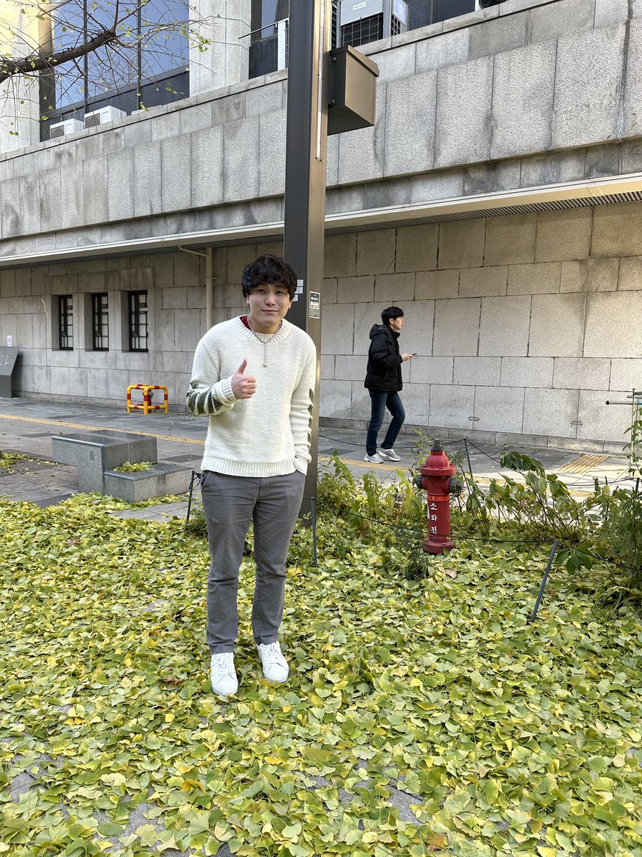 Sykkuno's tweet photo. me pretending im not freezing (it’s so cold i underpacked) https://t.co/i9Xl1pAnbA