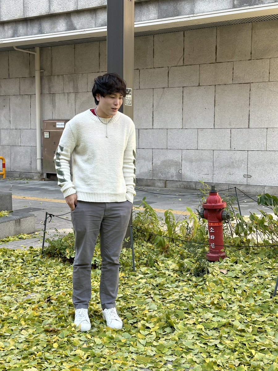 Sykkuno's tweet photo. me pretending im not freezing (it’s so cold i underpacked) https://t.co/i9Xl1pAnbA