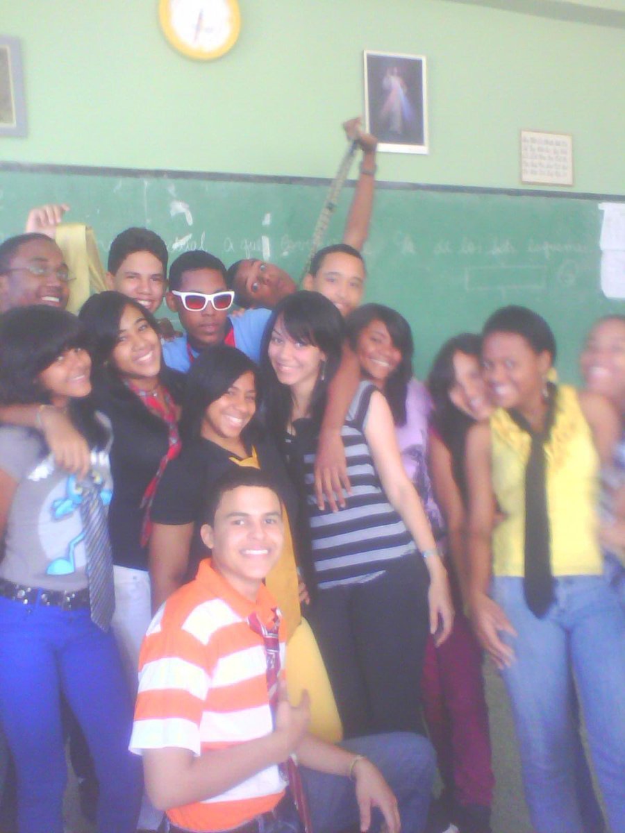 EdwardJmT's tweet photo. 3ro de bachillerato era una cosa🤣🤣
@JoseRBernard @gelimerrr @RJoseCarmona https://t.co/XKlKWgRLJY