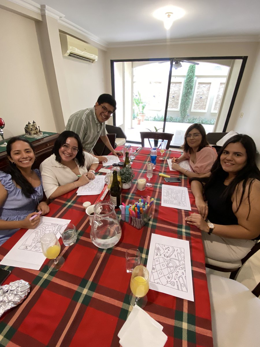 gemaibm's tweet photo. @roberto_torresn @Herlinda12_99 @paulaliciap @LisbethShuyling El mejor plan!! https://t.co/9HFVrVsxKt