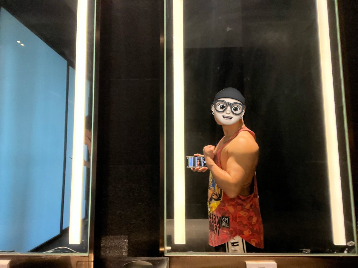 callmemrzhang's tweet photo. 我tm就fuck了，不就发了两个自插的视频嘛，我怎么就不是1了。咋的想解锁进拳的成就就不能做1吗？有些人真是装逼装到不行，少见多怪。 https://t.co/gWB0oz3zfG
