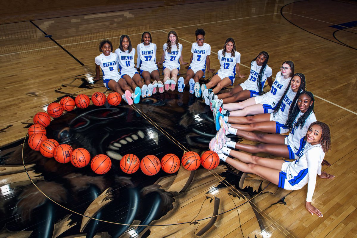 carr_kailee's tweet photo. One last ride with my girls!💙 #MakeItCount #senior2024 https://t.co/lpe4YPZWP6