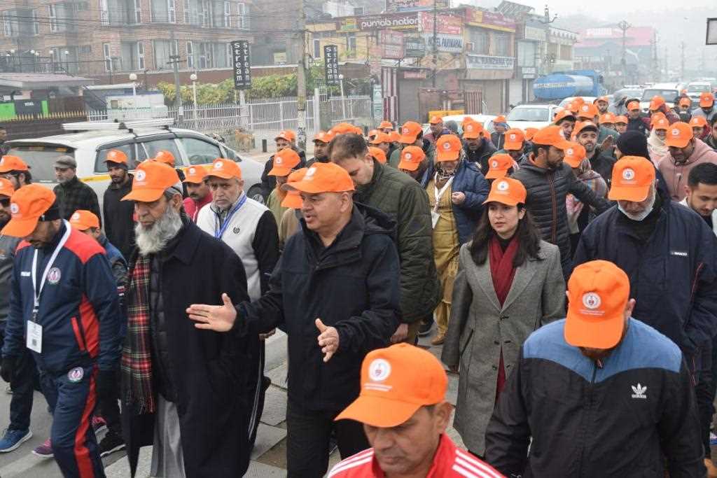 RisingKashmir's tweet photo. #AGOfficeSrinagar commences #AuditWeek celebrations with #marathon and #cleanlinessdrive
@OfficeOfLGJandK @diprjk
https://t.co/32pJTFBDz5 https://t.co/vcSEDpaX7h