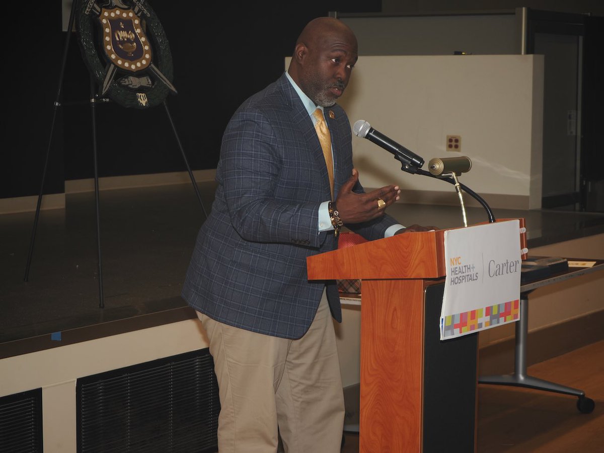 EpsilonQues's tweet photo. Shoutout Bro. Clyde Cole (4-89-ΨΣ) for being the Keynote Speaker at @xiphi_1926 chapter’s #AchievementWeek Program last week 👏🏽 And thank you to Brothers Darren Fails, Roy Castro, Darrick Robinson, and Steve Davis for supporting 🙏🏽🤝🏽⚡️
#XiPhi #PsiSigma #Epsilon #OmegaPsiPhi #OPP https://t.co/HA1RyqdvNS
