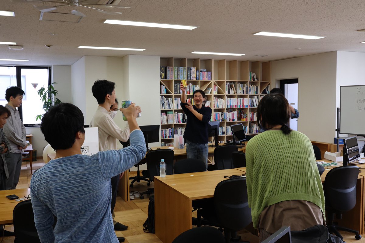 xcoo_jp's tweet image. 2023/10/28 Xcoo Hack Day(3rd)を開催しました!!
テンクーではオフィスでお酒やご飯を嗜みながら #ものづくり を通して色々な技術に触れる機会を設けています。
今回は #DNA分子模型キット を組み立てよう、をテーマとして吊下げ型DNA分子模型組立キットを使い、みんなでDNA分子模型を作ってみました。