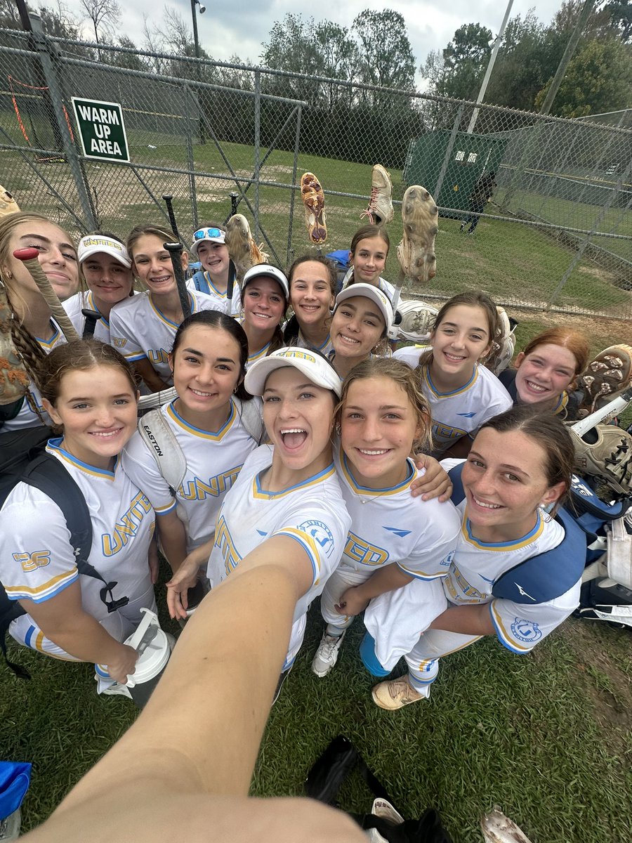 SashaFalls5's tweet photo. Had the most amazing fall season with my favorite people. Hard work payed off and we punched our ticket into nationals!! Can’t wait to come back and keep playing with these girls!!! https://t.co/jNTWi8SZwD