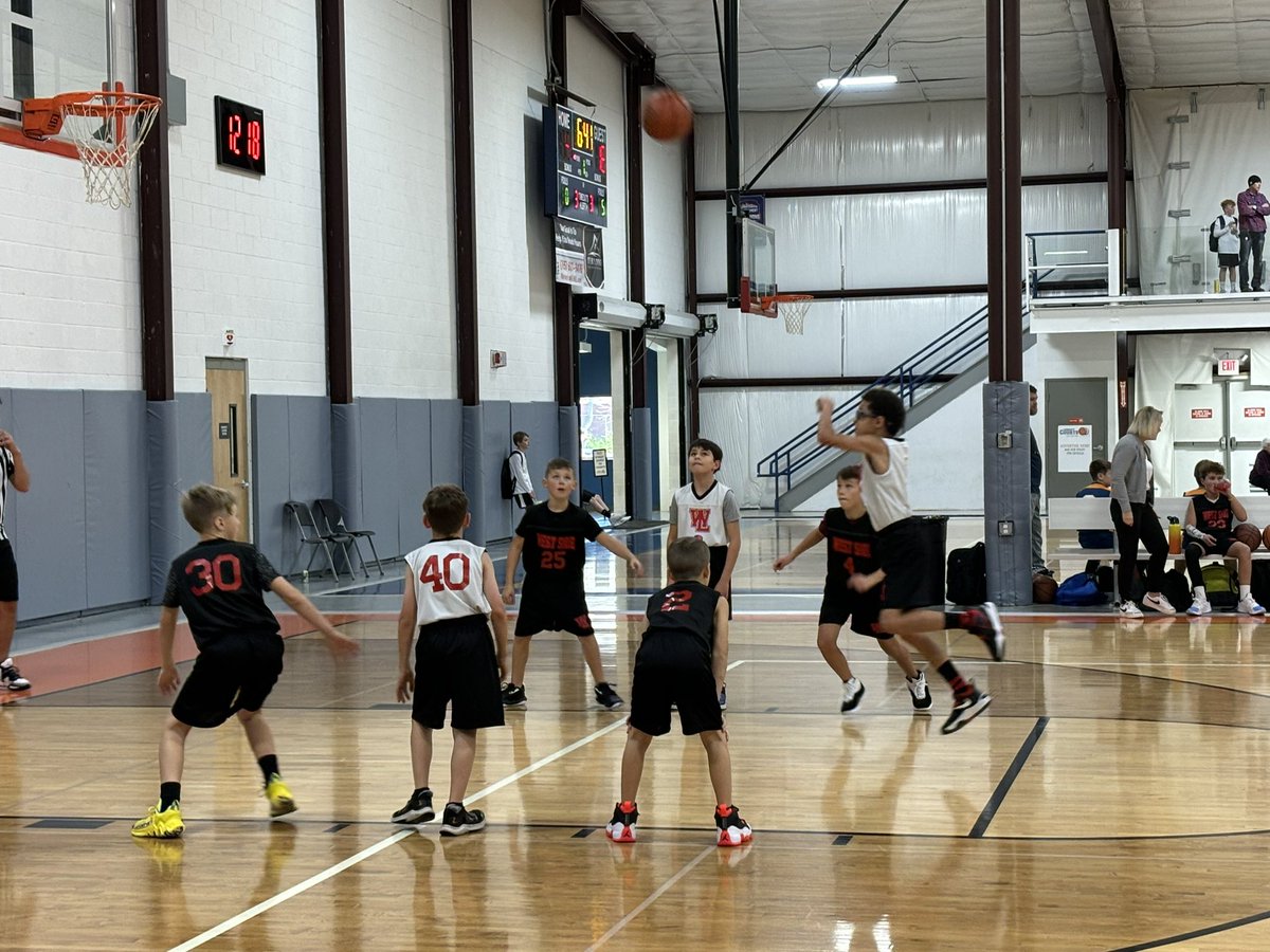 WLIS_RDP's tweet photo. Another West Side win today! West Lafayette White vs. West Lafayette 4th Gray. Both boys teams demonstrated great sportsmanship! 🏀 #RDP https://t.co/kkz5kpDxOu