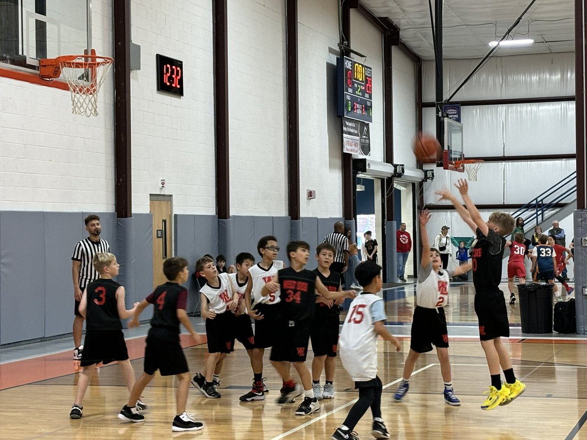 WLIS_RDP's tweet photo. Another West Side win today! West Lafayette White vs. West Lafayette 4th Gray. Both boys teams demonstrated great sportsmanship! 🏀 #RDP https://t.co/kkz5kpDxOu