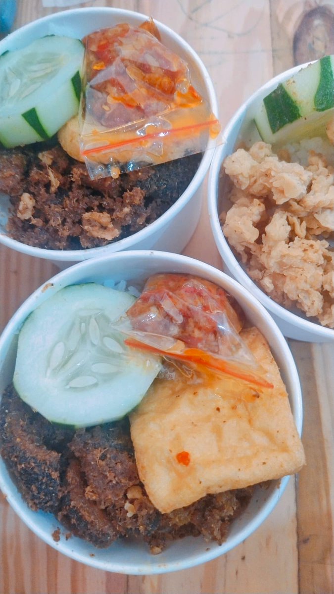 MAKAN ENAK MODE HEMAT DI KOTA WISATA BATU 

OPEN ORDER ngesot rice bowl  #PARU #BABAT #BASOACI #NAOMI eat jalan kawi bawah sebelah timur alun-alun kota wisata batu
#CIPPOKKI (cilok sauce toppokki)
#basoaci (fresh home made) bukan frozen an
#MAICIH &amp; #MANGADE 
gofood : Naomi Baso