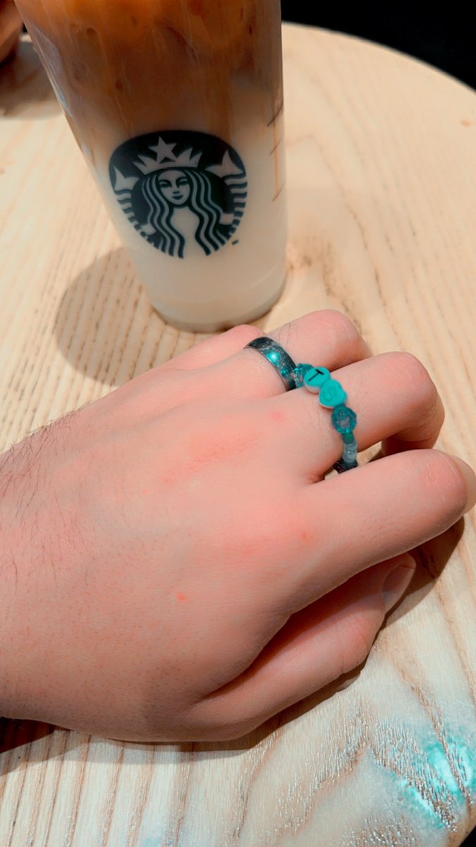 davidrepswift's tweet photo. Llevo sus iniciales en un anillo, no porque le pertenezca, sino porque realmente me conoce. TS grabado en todo mi ser 💕#IWillStay @taylorswift13 https://t.co/Un3gte2LZf