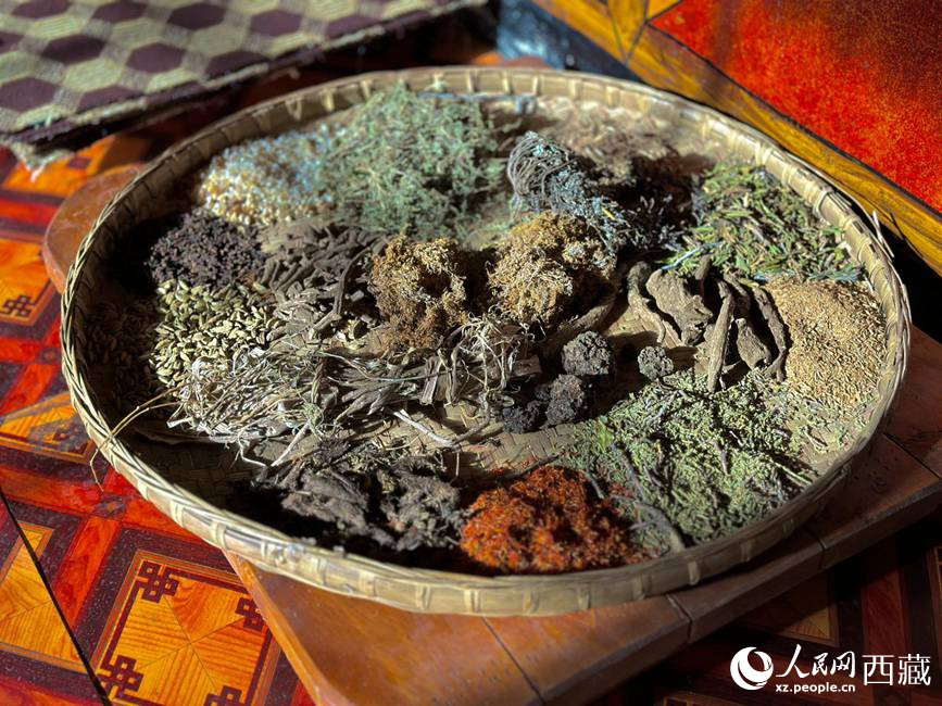 KangbaTV's tweet photo. Known as the cradle of #Tibetan incense, #Tonta village in Thonpa town, #Nyemo county, Lhasa city, has a history of Tibetan incense-making dating back more than 1,300 years. Rare medicinal herbs are used to make Tibetan incense sticks in the county. https://t.co/sgibusSgfZ