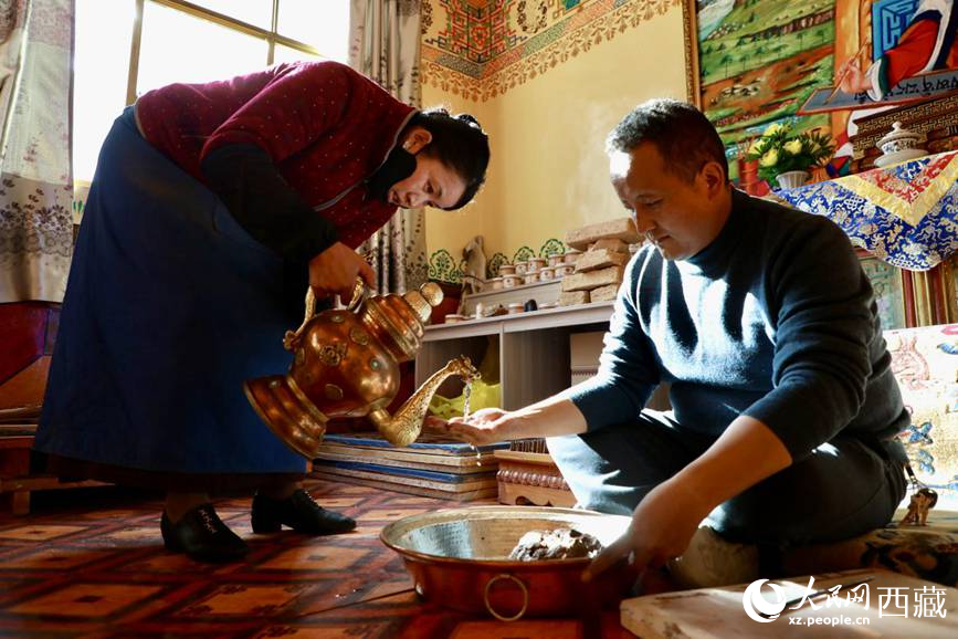 KangbaTV's tweet photo. Known as the cradle of #Tibetan incense, #Tonta village in Thonpa town, #Nyemo county, Lhasa city, has a history of Tibetan incense-making dating back more than 1,300 years. Rare medicinal herbs are used to make Tibetan incense sticks in the county. https://t.co/sgibusSgfZ
