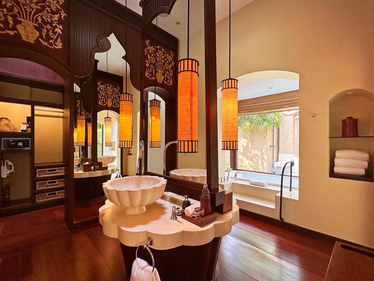 FSThailand's tweet image. In a serene tropical setting, with a perfect blend of luxury and relaxation, our expansive pool villa is the ultimate sanctuary for a romantic getaway. It is easy to #dreamwithfs when you 'stay and dine’ through bit.ly/fschi_stay-and…. @andrewmurong #fschiangmai #wakeupwithfs