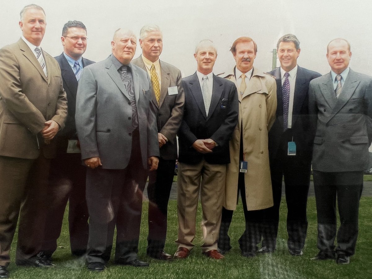 bmracingclub's tweet photo. Young callers today at Kyneton.
Old brigade at Sandown for racecallers day 23/11/2004
Left to right:
Colin McNiff, Hilton Donaldson, Mick Stumbles, Alan Thomas, Greg Miles, BM, Darren McAullay, Terry Bailey. Great day with the lads #HelloBroadcast https://t.co/50a0U4FWBF