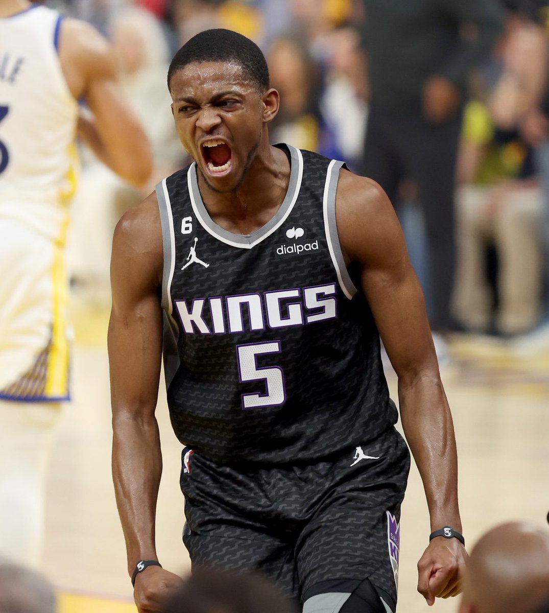 WfromDeBall's tweet photo. De’Aaron Fox Tonight:

30 Points
4 Rebounds
7 Assists 
3 Steals
6/10 from 3
0 Turnovers 
+2 +/-

Tyrese Haliburton tonight:

12 Points
2 Rebounds
3 Assists 
0 Steals
4/14 FG
4 Turnovers
-30 +/-

“Kings traded the wrong Point Guard!” https://t.co/jGs3wUmbYO
