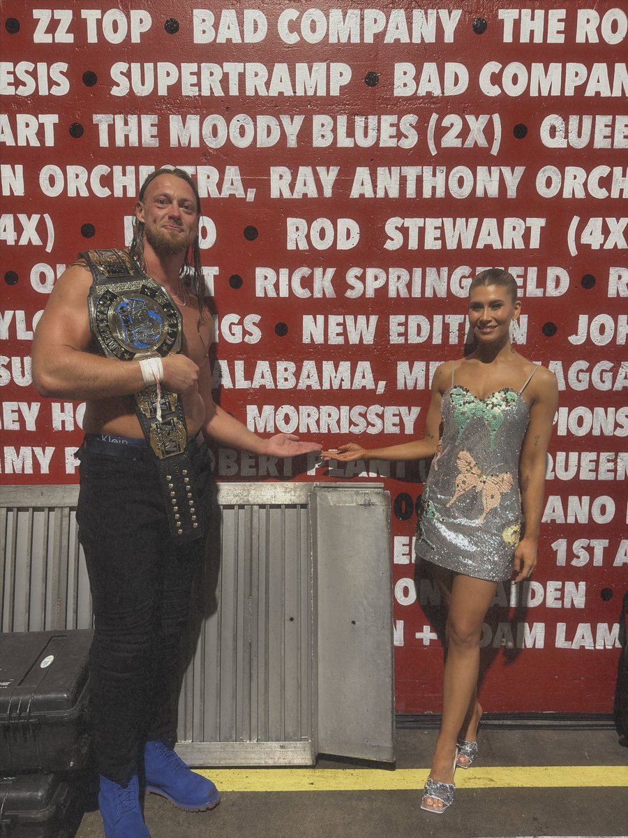 The future Morrissey’s at the Kia Forum #FullGear 🤍