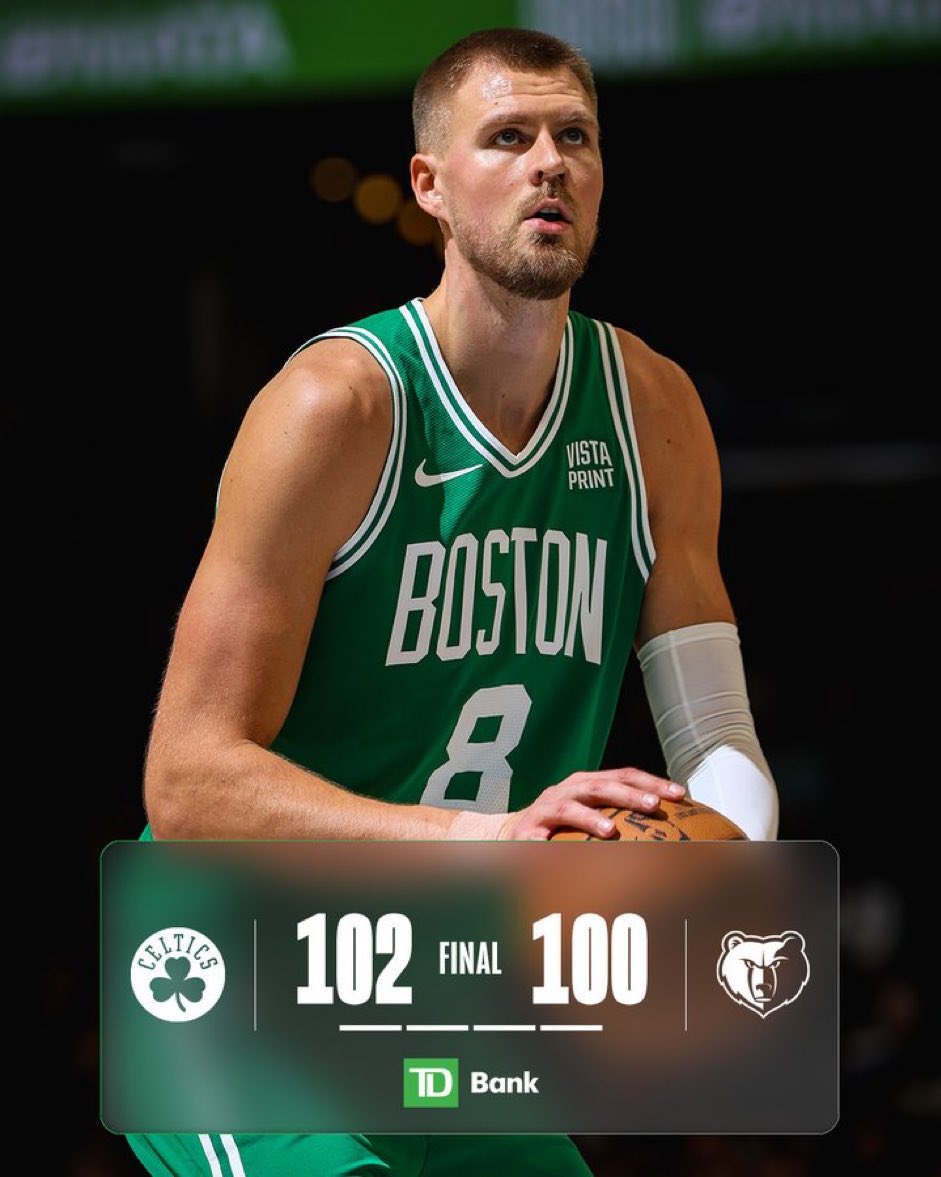 CelticsNationIt's tweet photo. #CelticsTalk #RS #GAME13

#CELTICS @ #GRIZZLIES 102-100

Reaction di @LucaPortoghese 

I #Boston #Celtics vincono per 102-100 sul campo dei #Memphis #Grizzlies, ottenendo la sesta vittoria consecutiva e portandosi a un record di 11-2. 
Partita molto tosta, con Boston che non gioca una grande partita e rischia di perderla nei secondi finali con una tripla di #Aldama che si infrange sul ferro. Onore a Memphis, molto più vogliosa, piena di G-Leaguers a sopperire alle tante assenze della squadra allenata da Taylor Jenkins, tra cui risulta anche il nostro ex Marcus #Smart, per problemi alla caviglia.

🔑 mattatore di serata é #Kristaps #Porzingis con 26 punti, 8 rimbalzi e ben 6 stoppate, tra cui una Clutch dopo il già citato tentativo di Aldama. 

☘️ bene anche JT, con 20 punti, 9 rimbalzi e 5 assist 

💚 dalla panchina un ottimo #Hauser con 15 punti e 5/7 dall’arco, l’unico ad avere percentuali alte dalla distanza

⛔️brutta serata invece da parte dei vari Brown, White e Holiday, anche se nel finale contribuiscono alla vittoria

⛔️Atteggiamento poco positivo dei nostri, come spesso accaduto nel recente passato contro avversari con tante defezioni, tuttavia la si vince per le tante soluzioni offensive che Mazzulla può sfruttare quest’anno 

⚠️ da rivedere #Queta e #Stevens rispolverati dal coach 

#Celticswin
#LetsgoCeltics

1️⃣1️⃣-2️⃣ ☘️☘️☘️