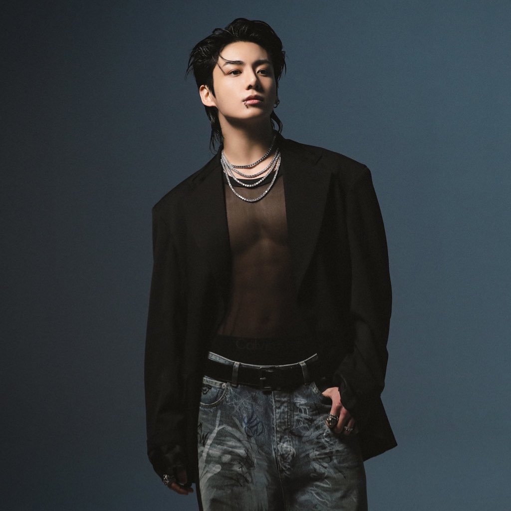 btschartsdailyc's tweet image. 🏆 #JUNGKOOK makes HISTORY as the first K-pop soloist to win a VMAs, MTV EMA and #BBMAs ! 👏