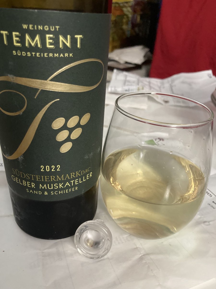 DoliverosDaniel's tweet photo. Nobody is a bigger fan of the Austrian #wine producer #Tement,world renowned by their marvelous #SauvignonBlanc,but a little known jewel is their 100% #Muskateller,the 22 is my their best yet,lite color,irresistible aromas of green mango,ginger & lemon confit,bright & intense,WOW https://t.co/Eq8B2tofkn