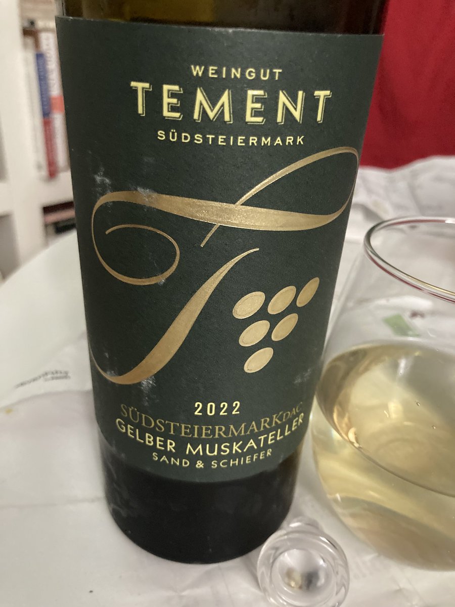 DoliverosDaniel's tweet photo. Nobody is a bigger fan of the Austrian #wine producer #Tement,world renowned by their marvelous #SauvignonBlanc,but a little known jewel is their 100% #Muskateller,the 22 is my their best yet,lite color,irresistible aromas of green mango,ginger & lemon confit,bright & intense,WOW https://t.co/Eq8B2tofkn