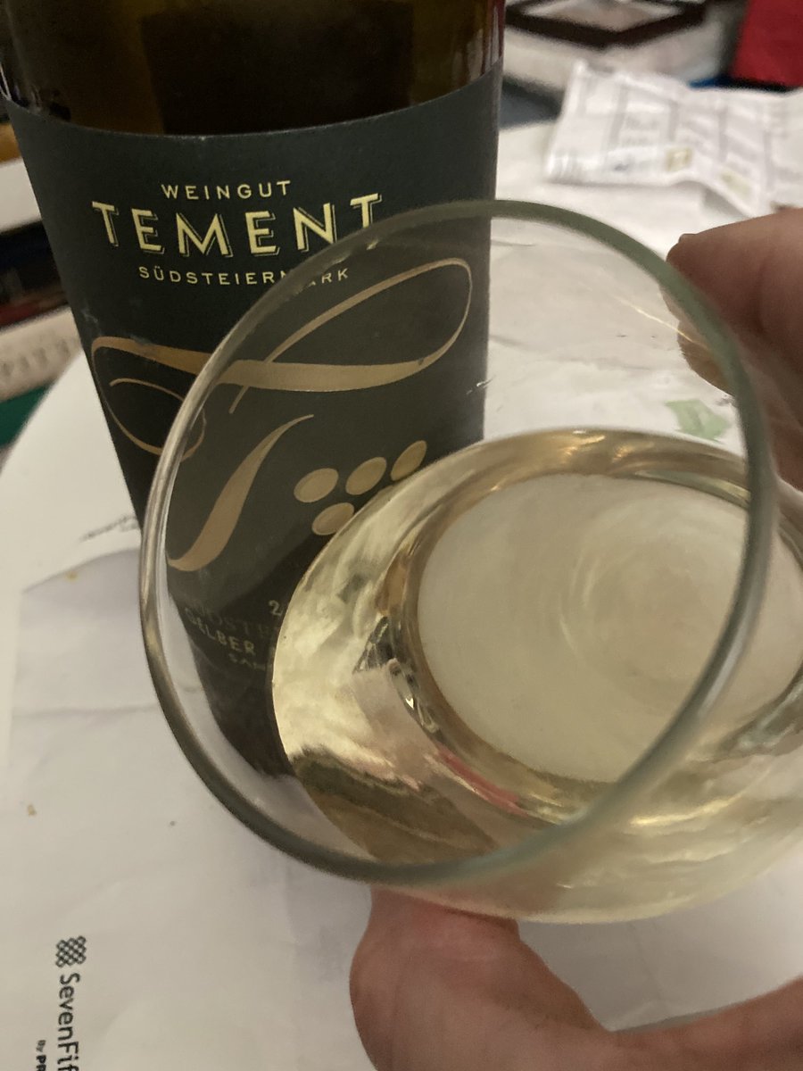 DoliverosDaniel's tweet photo. Nobody is a bigger fan of the Austrian #wine producer #Tement,world renowned by their marvelous #SauvignonBlanc,but a little known jewel is their 100% #Muskateller,the 22 is my their best yet,lite color,irresistible aromas of green mango,ginger & lemon confit,bright & intense,WOW https://t.co/Eq8B2tofkn