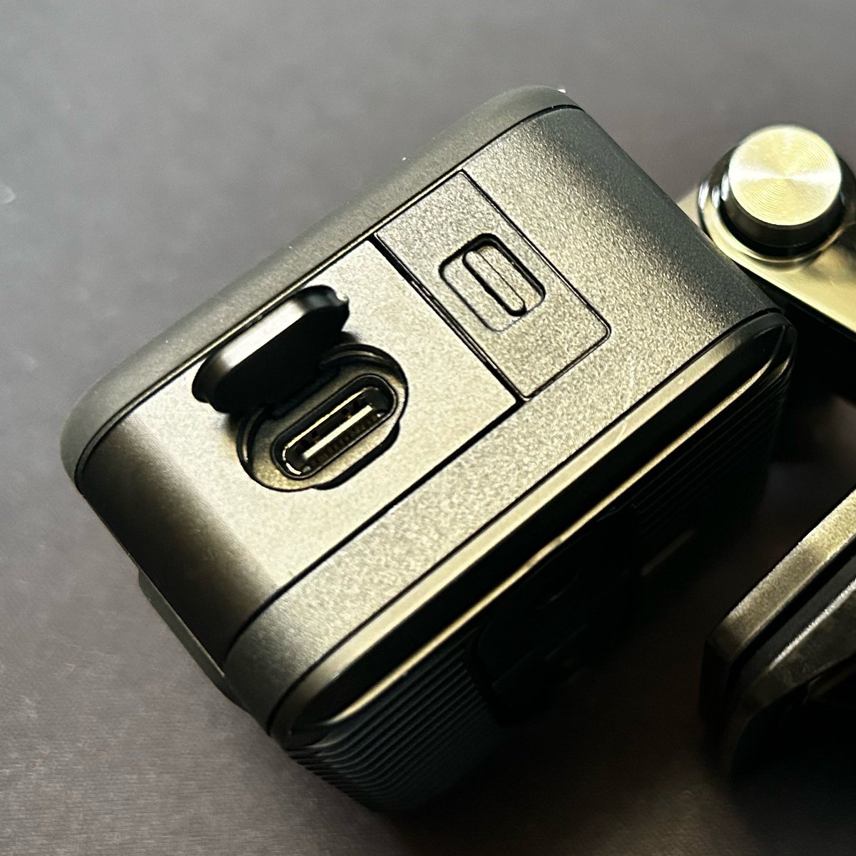 1970au_svg's tweet photo. HERO11miniのドアを3rd物に変更
水潜らないし自己の利便性を追求している
#gopro #hero11mini https://t.co/msS64Iqdwe