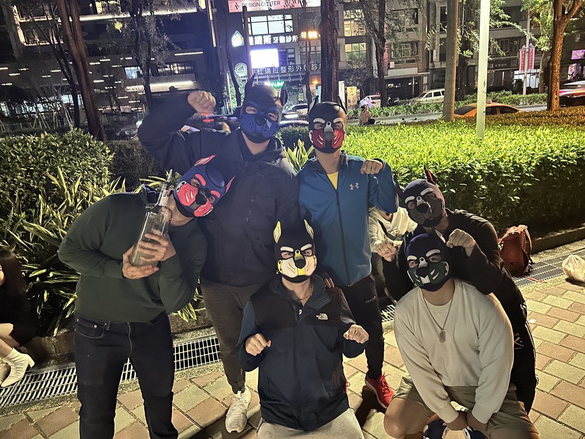 補禮拜六的基好生活節,
雖然下午才到但還是認真當酒促
一直給路人拉酒嘴🥳