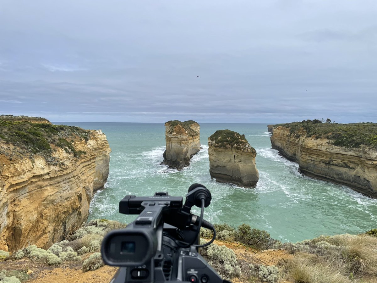 sueroberts7's tweet image. Beautiful spot to be filming for @CorangamiteSC ☀️😎🌊 #shipwreckcoast #portcampbell #lochard