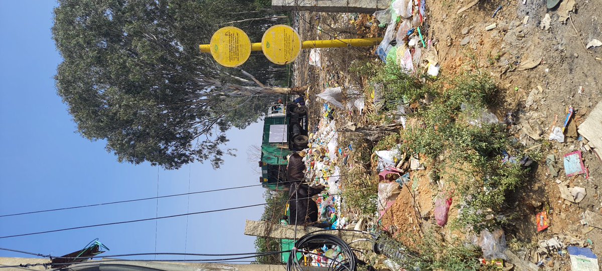 Anirudh03644961's tweet photo. The Bellehalli dump yard is posing significant health risks to residents. Moreover, a new dump yard has emerged at the Bellehalli Cross Junction, adjacent to the bus stop and auto stand, emitting an unbearable stench. @BBMPSplHealth @BBMPSWMSplComm @SRVishwanathBJP https://t.co/eMa8wkI5TX