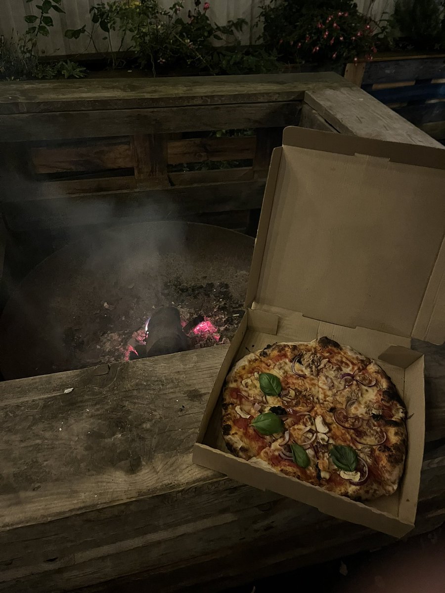 Saturday night. Fire pit and a free pizza. Best beer on the planet too. Fabulous stuff.