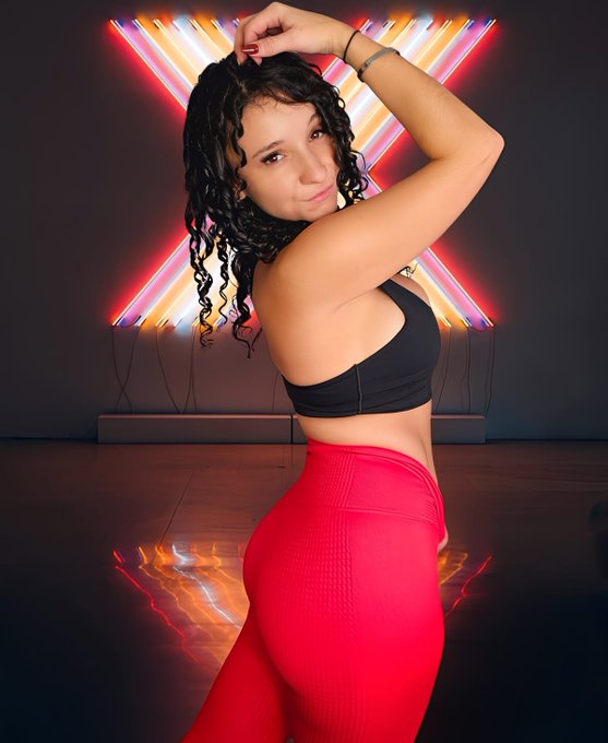 Model life ... ya see a good spot for a photo 📸  #MODEL https://t.co/e8DS7G5gRU<a href="/tag/model"class="tags"><span>#model</span></a>