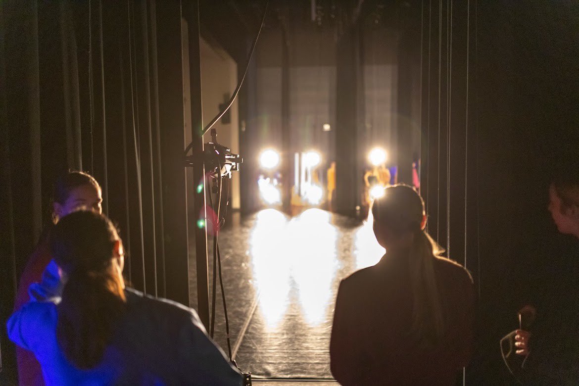 Apex Friendship Dance tweet media