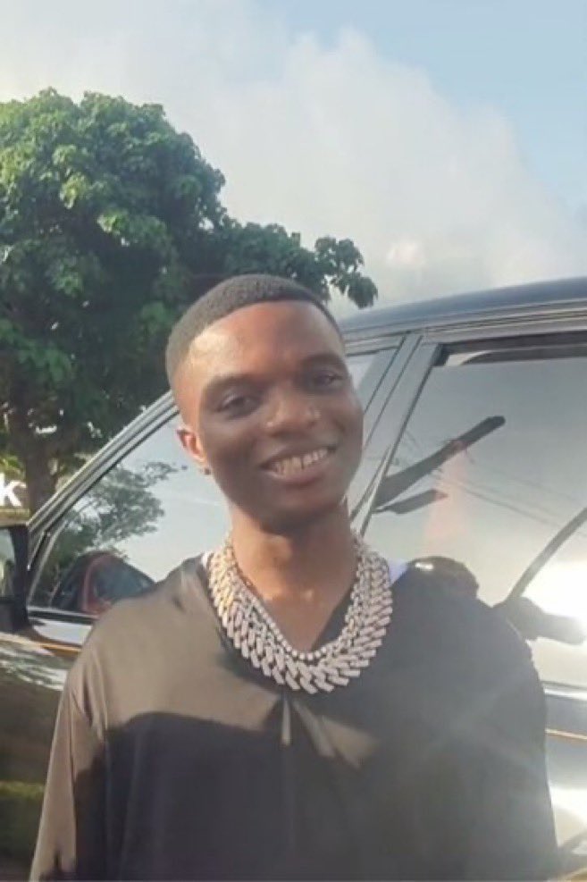 Francis_celeb's tweet image. Which of these Top Afrobeats Artist, takes the best meme of the year. 😂😂