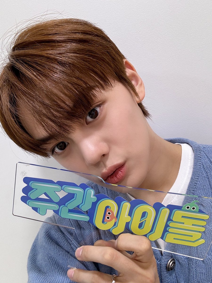 weeklyidol_'s tweet photo. #주간아 #주간아이돌 @weeklyidol_
#ZEROBASEONE #제로베이스원 @ZB1_official

요즘 MZ들 사이에서 유행하는 조합📝
1. 마라탕+꿔바로우🍴
2. 제베원+주간아 —> new!✨

11월 22일 (수) 오후 
MBC M 7시 20분/MBCevery1 12시
주간아이돌 본방사수📺 https://t.co/7QSHSp6j4W