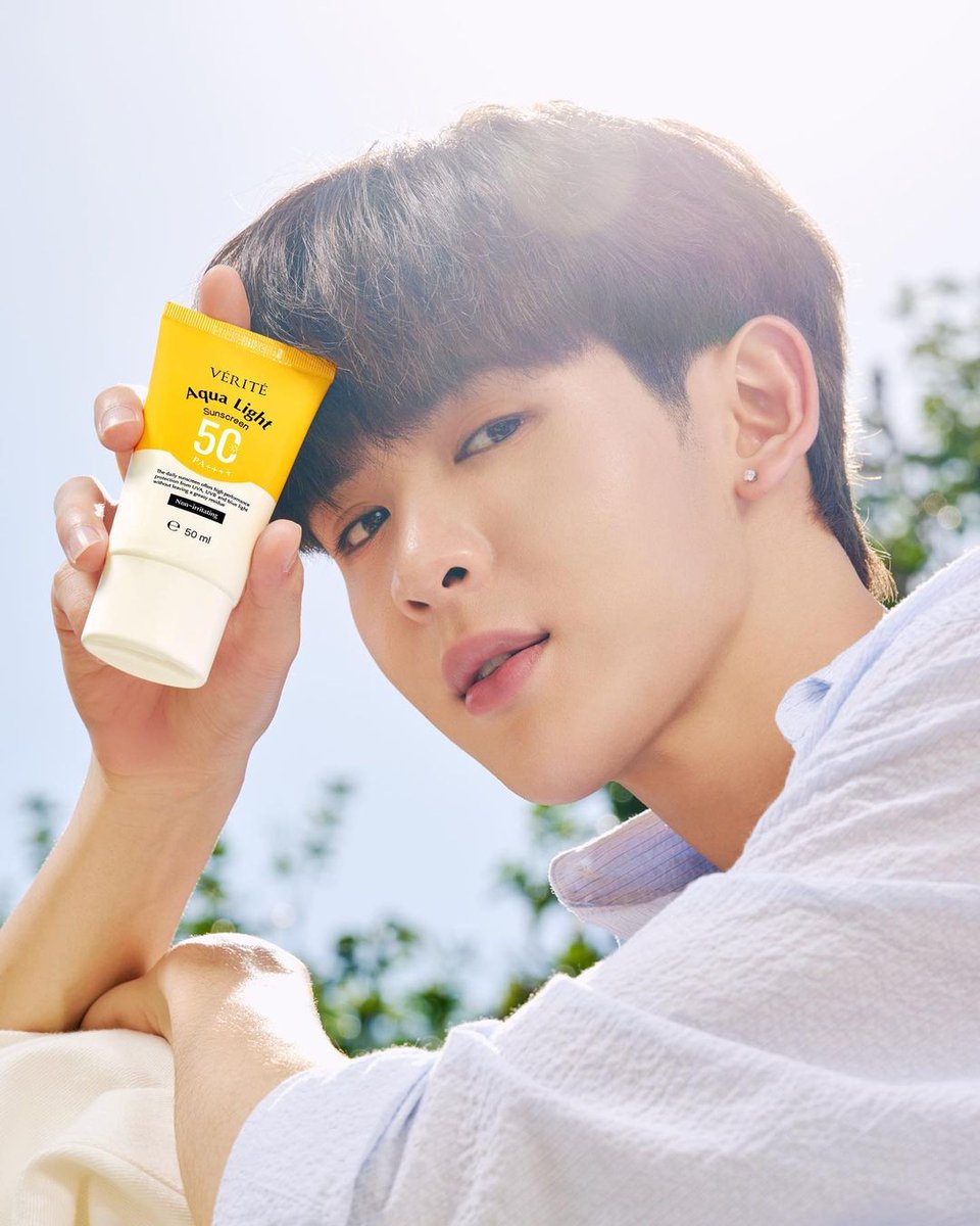 WatsonsThailand's tweet photo. มัมหมีจัดรึยัง? กันแดด #เน็ตเจมส์ Verite Aqua Light Multi-Protection Sunscreen SPF 50 PA++++ ปกป้องผิวจากแดด UV และมลภาวะ ไม่เหนียวเหนอะหนะ เกลี่ยง่าย ซึมไว
@Jamessu_w
@netsiraphop
#mynameis_yim #NetJames #VeriteXNetJames #กันแดดครีเอเตอร์ #ปกป้องแดดไม่ปกปิดฝัน #รีวิววัตสัน https://t.co/QMzO5ccWEi